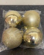 Load image into Gallery viewer, Pack of 4 x 8cm Baubles - Christmas Wreath Tree Decoration