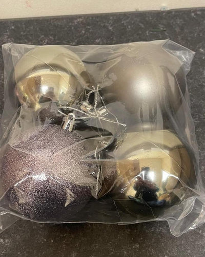REDUCED TO CLEAR! Pack of 4 x 8cm Baubles - Christmas Wreath Tree Decoration