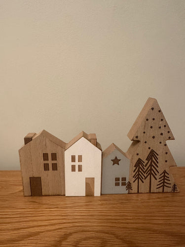 FLASH SALE PRODUCT - 21cm Christmas Wooden House and Tree Plaque